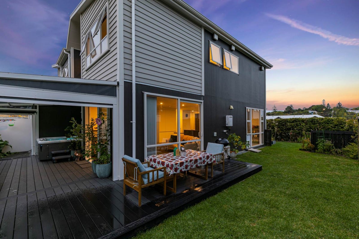 35 Sanremo Lane, Stanmore Bay, Whangaparaoa - Carousel 1