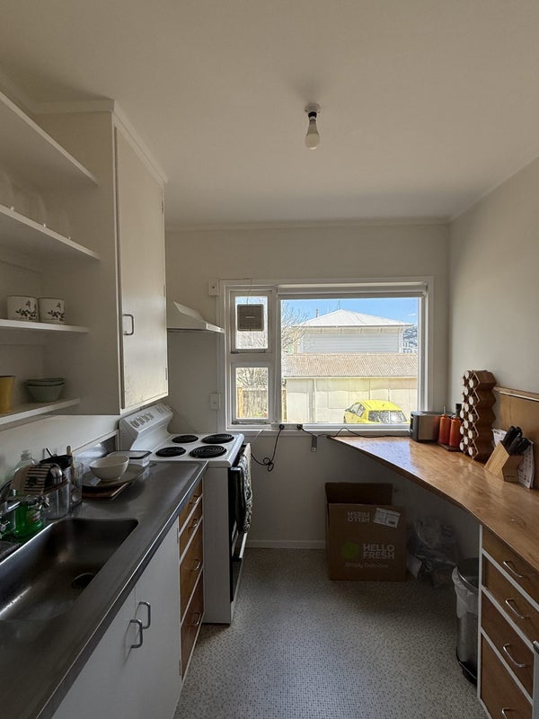2/2 Scarborough Terrace, Mount Victoria, Wellington - Carousel 2