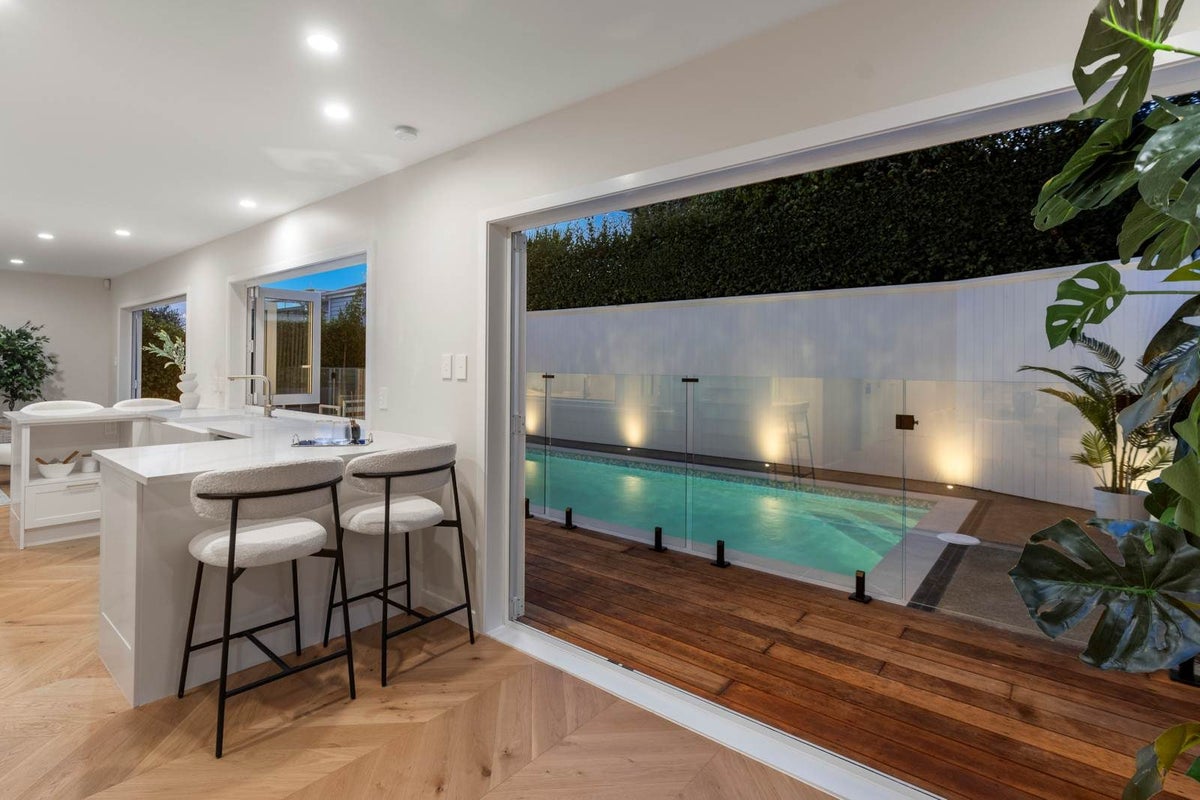 2/29 Harley Road, Takapuna, Auckland - Carousel 41