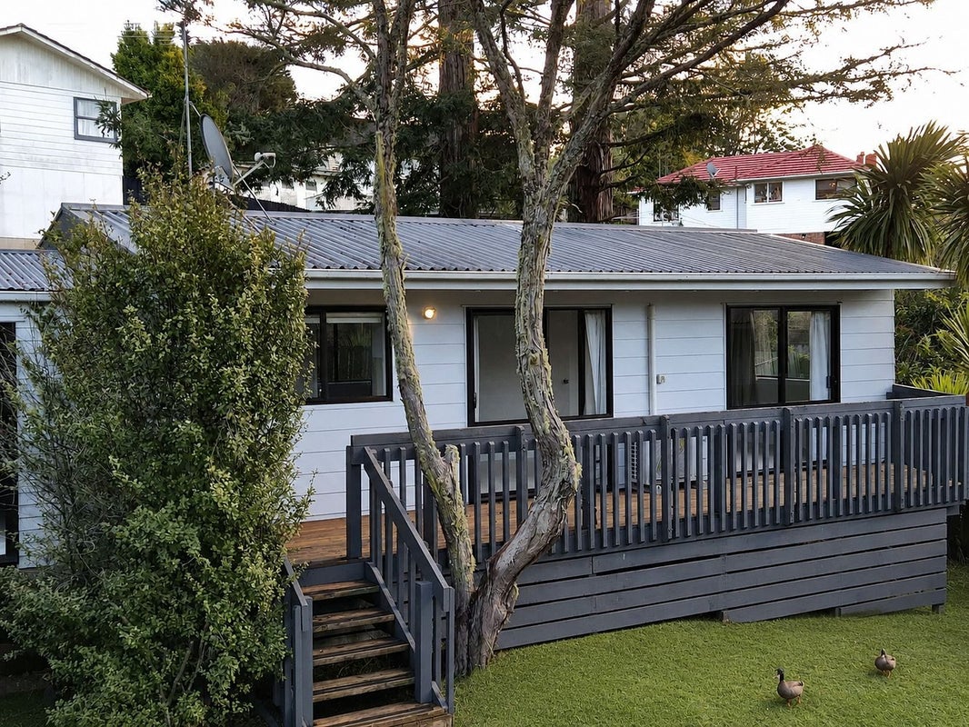 8 Wirihana Road, Titirangi, Auckland - Carousel 1