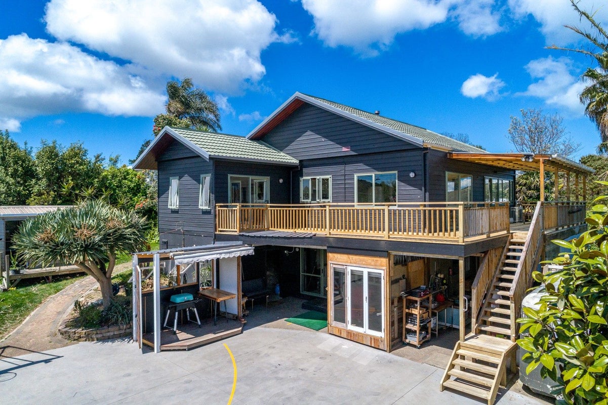 2 Natzka Road, Ostend, Waiheke Island - Carousel 1