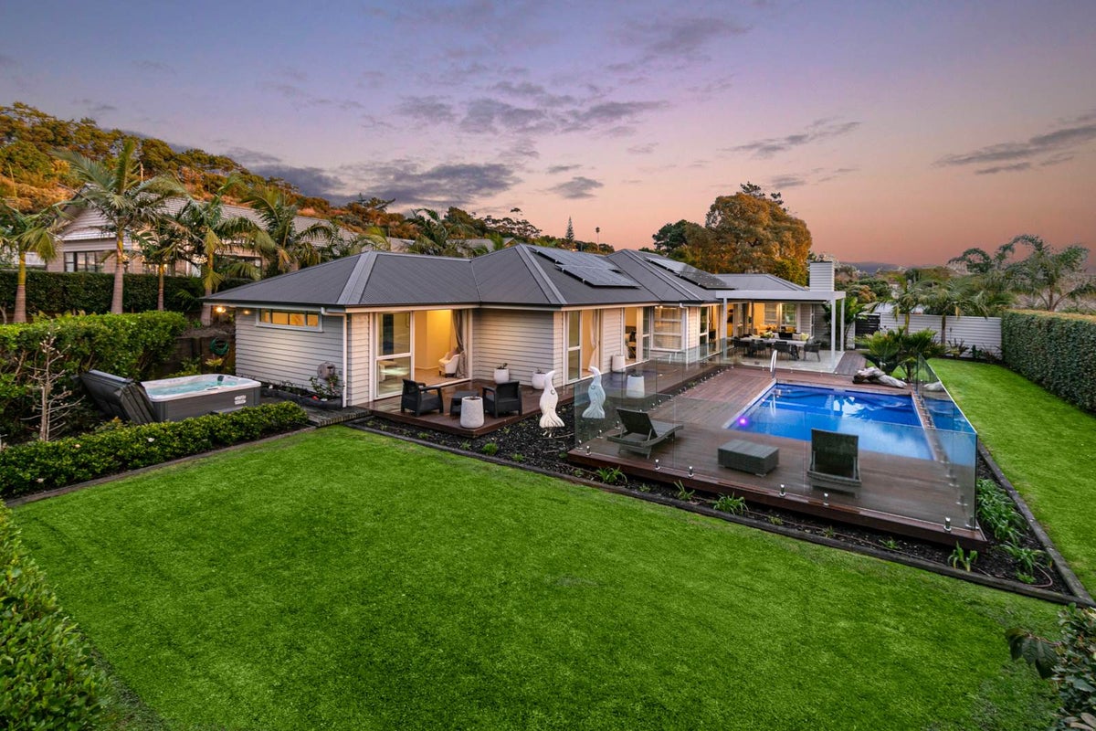 52 Isobel Road, Greenhithe, Auckland - Carousel 2