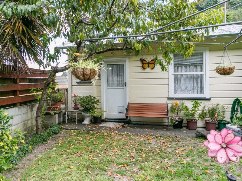17 Chaucer Road South, Hospital Hill, Napier - Carousel 1