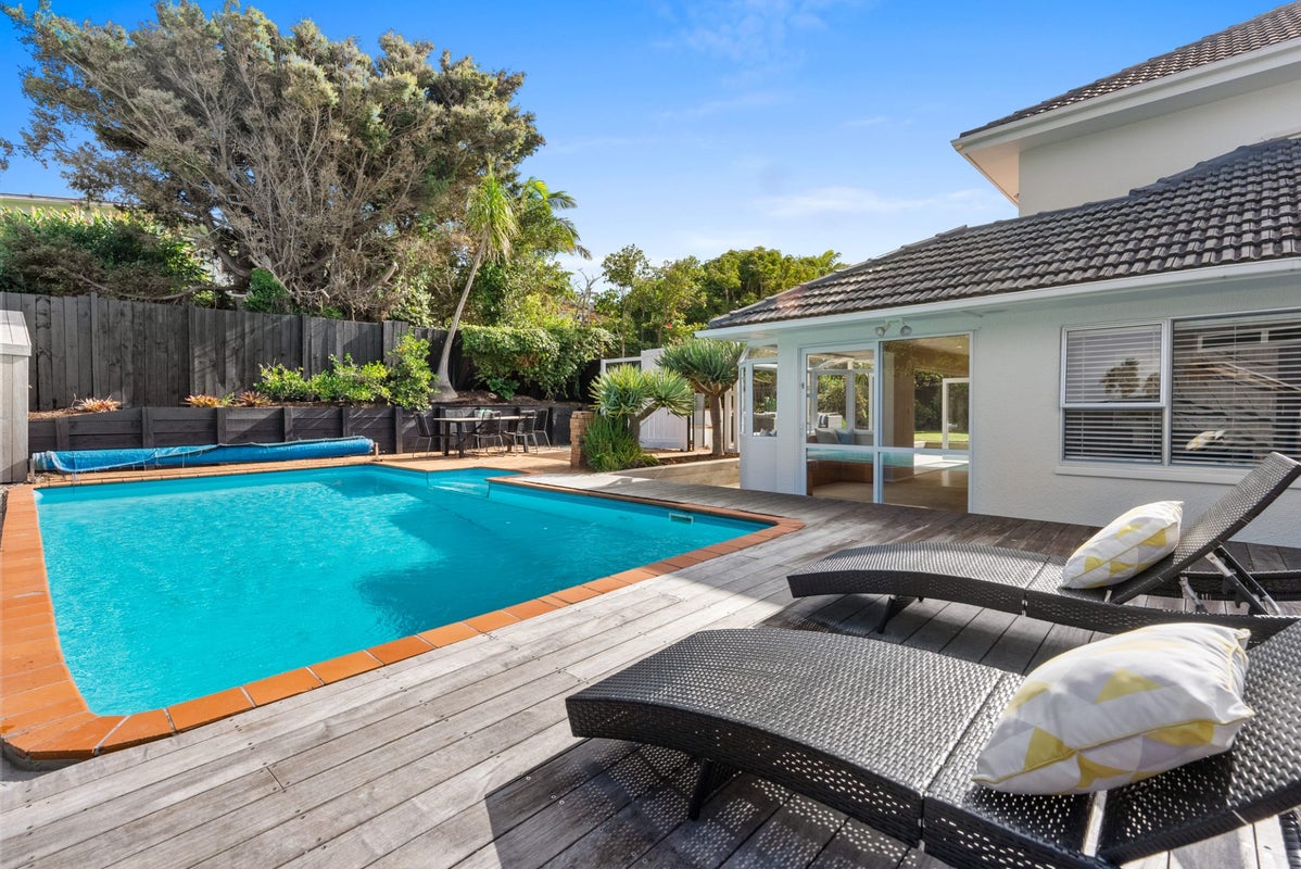 2/101 Churchill Road, Murrays Bay, Auckland - Carousel 1