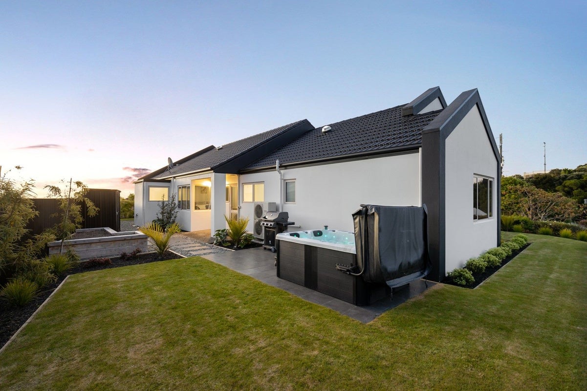 353 Princes Drive, Britannia Heights, Nelson - Carousel 2
