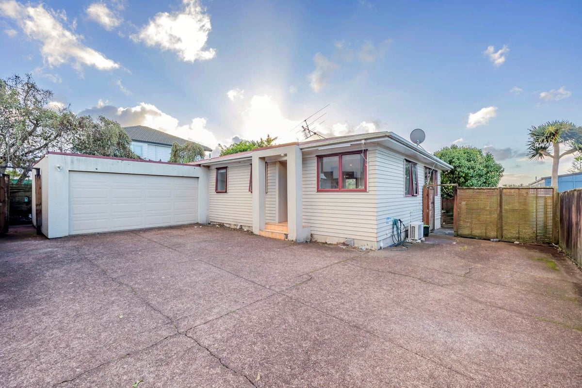 108A Mcleod Road, Te Atatu South, Auckland - Carousel 1