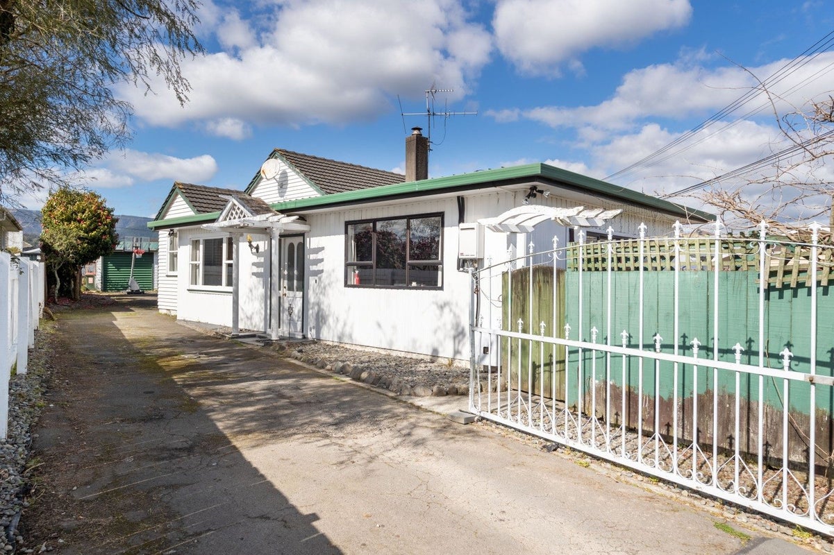 23 Weka Grove, Elderslea, Upper Hutt - Carousel 2