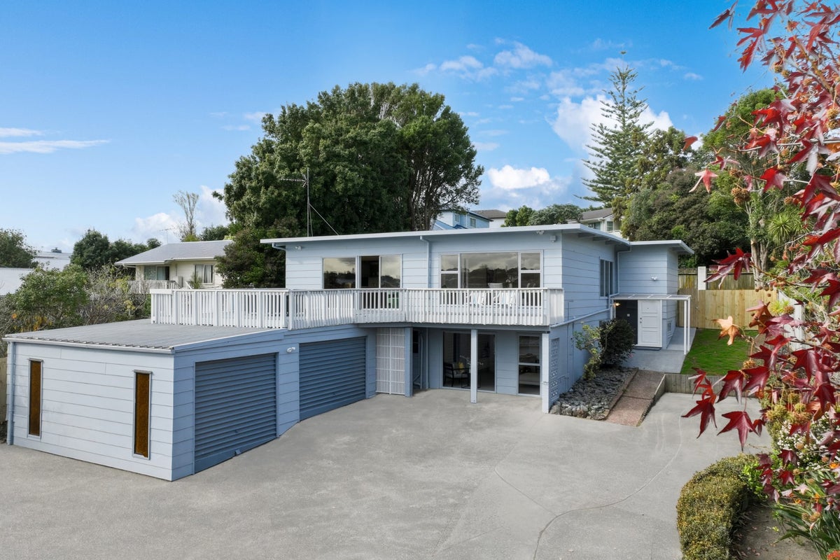2/21 Velma Road, Hillcrest, Auckland - Carousel 1