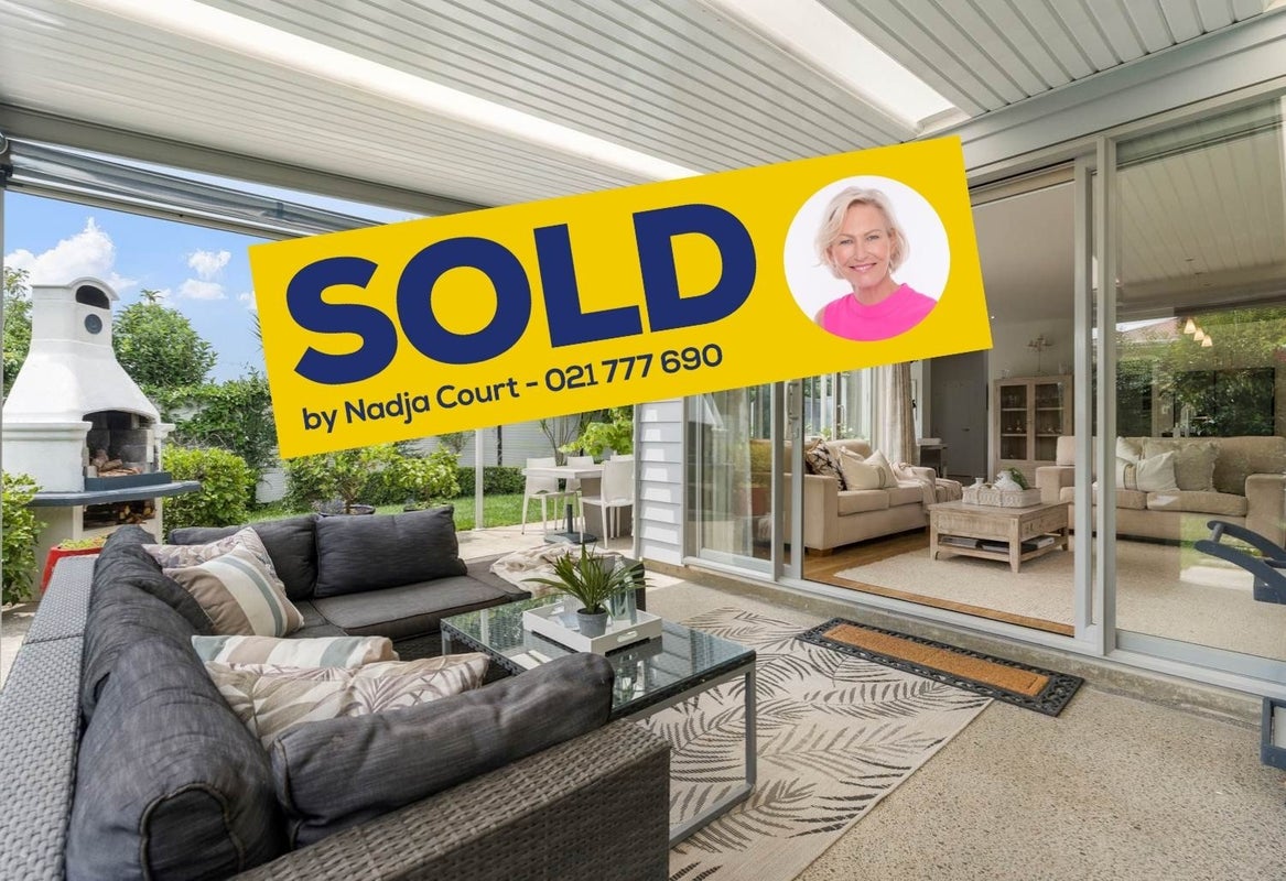 9A Sharon Road, Waiake, Auckland - Carousel 1