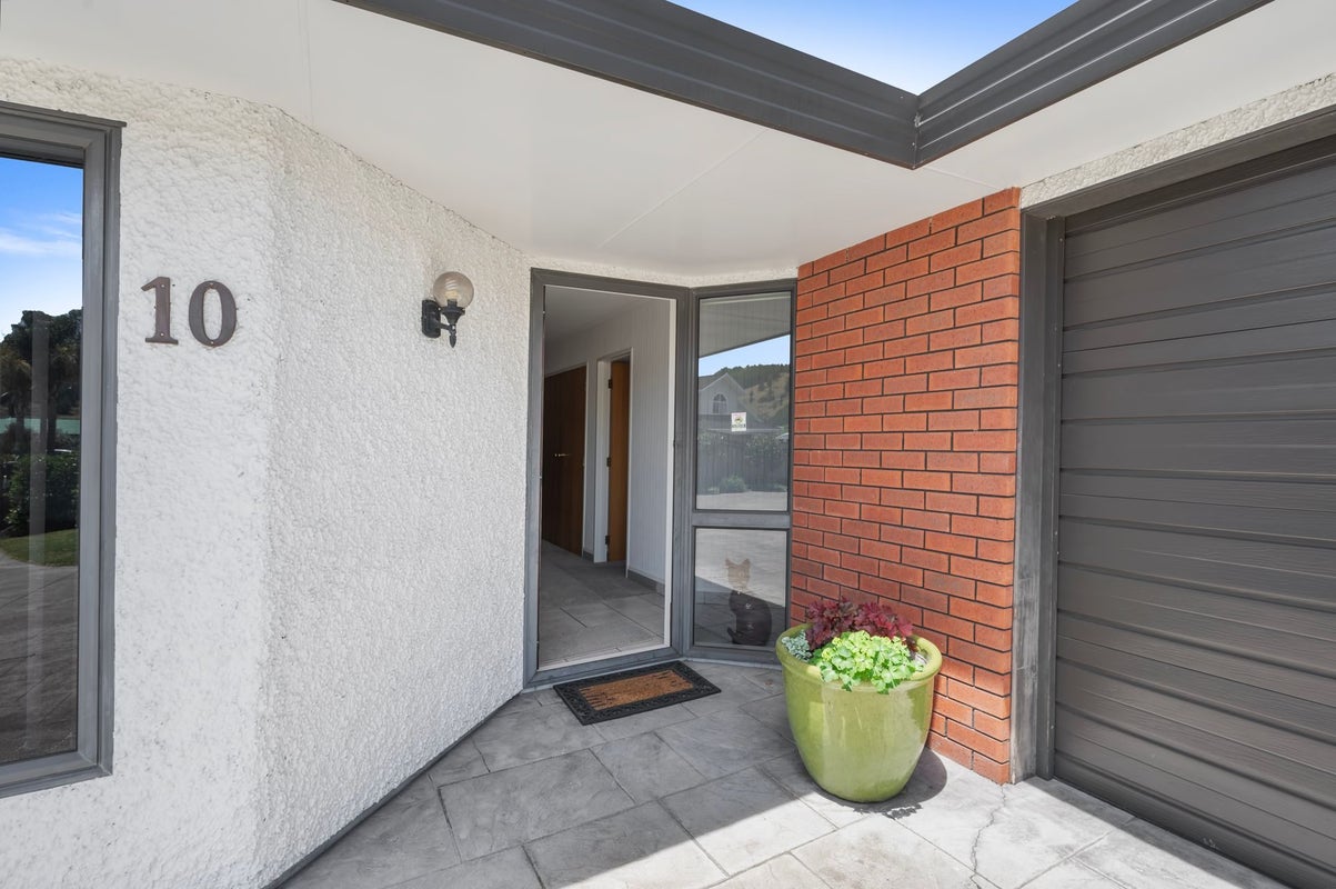 10 Bishops Close, Greenmeadows, Napier - Carousel 2
