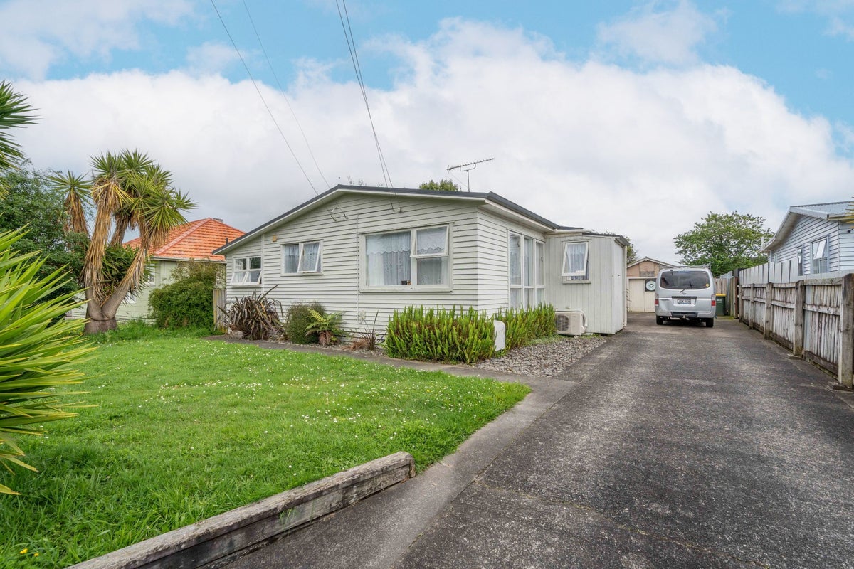 30 Pine Avenue, Bader, Hamilton - Carousel 17
