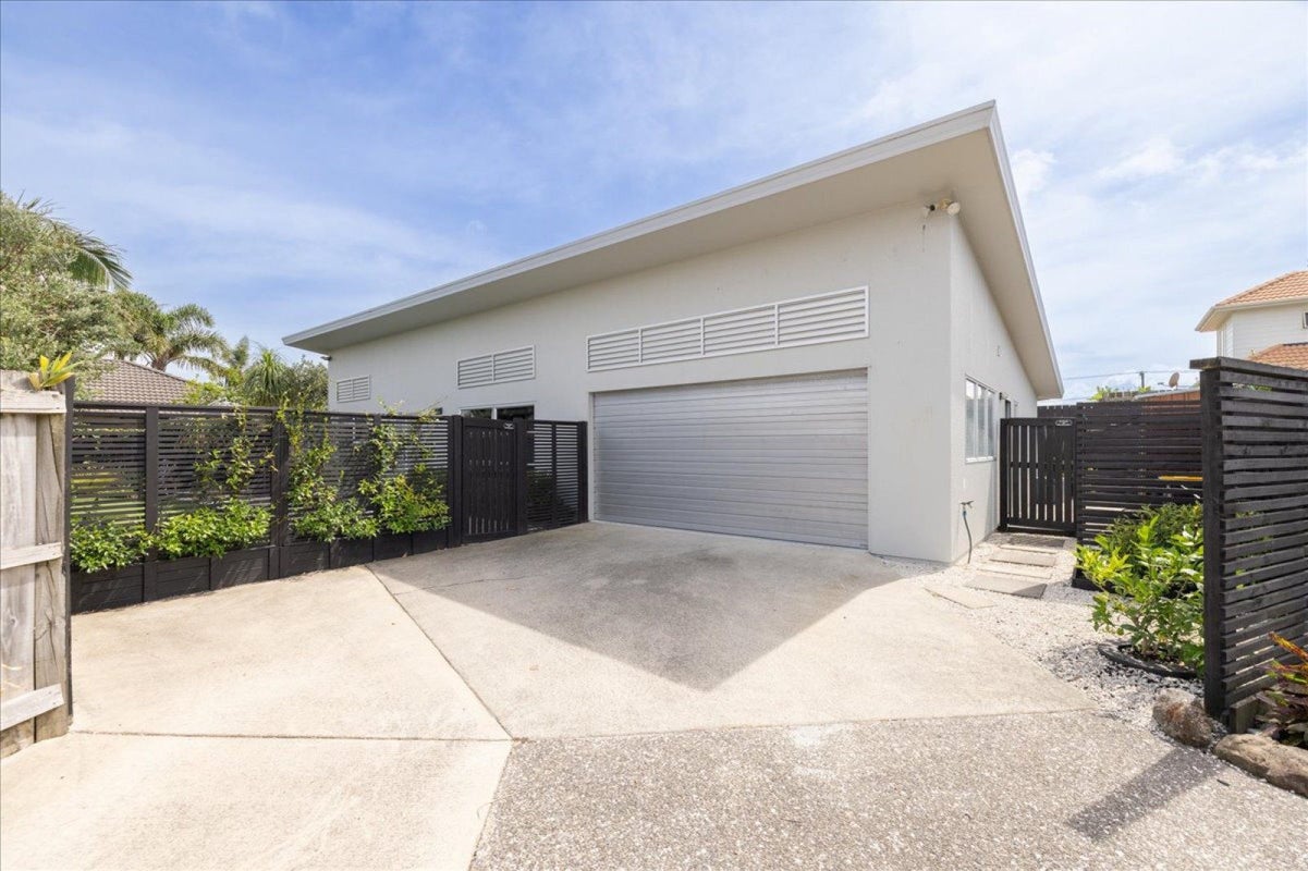 11 Nautilus Drive, Papamoa Beach, Papamoa - Carousel 1
