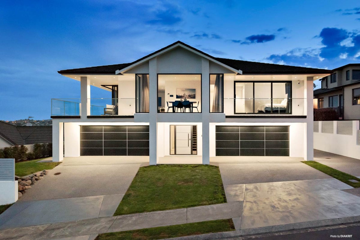 55 The Ritz, Orewa, Orewa - Carousel 1