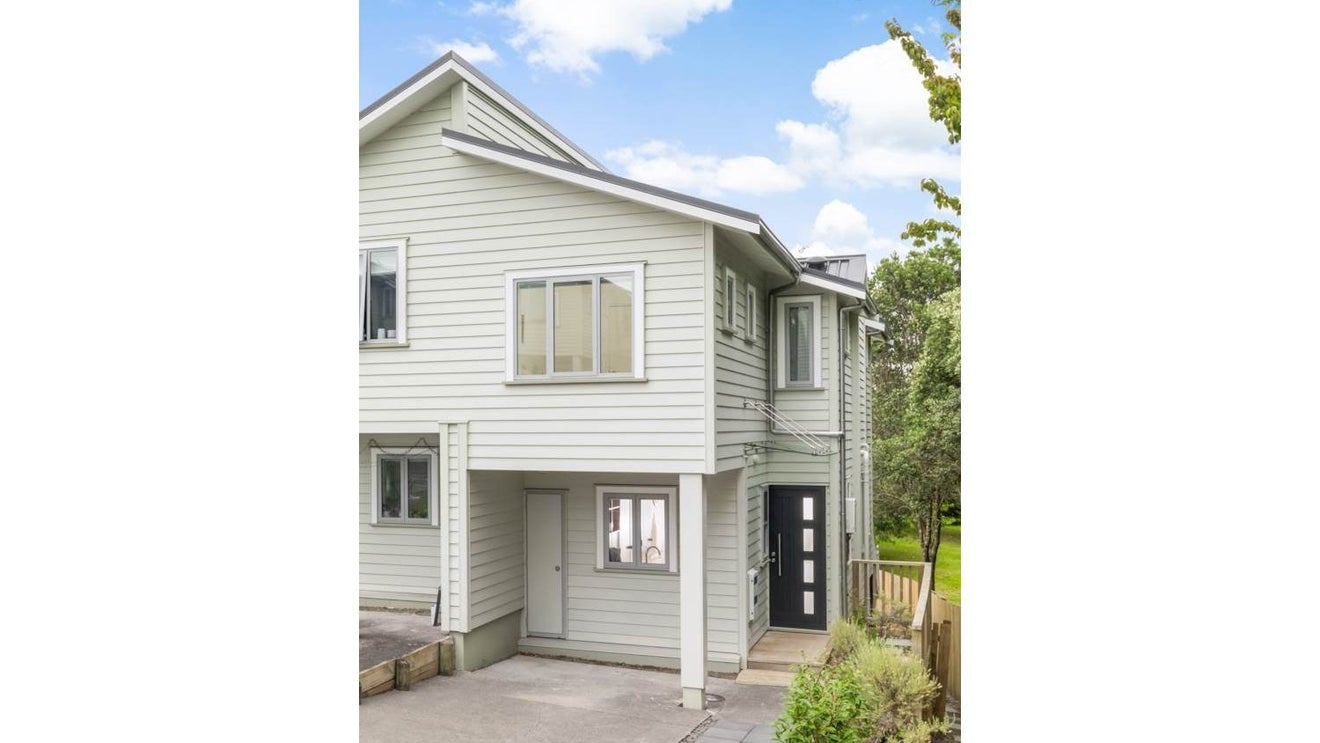 1/4 John Jennings Drive, Oteha, Auckland - Carousel 1