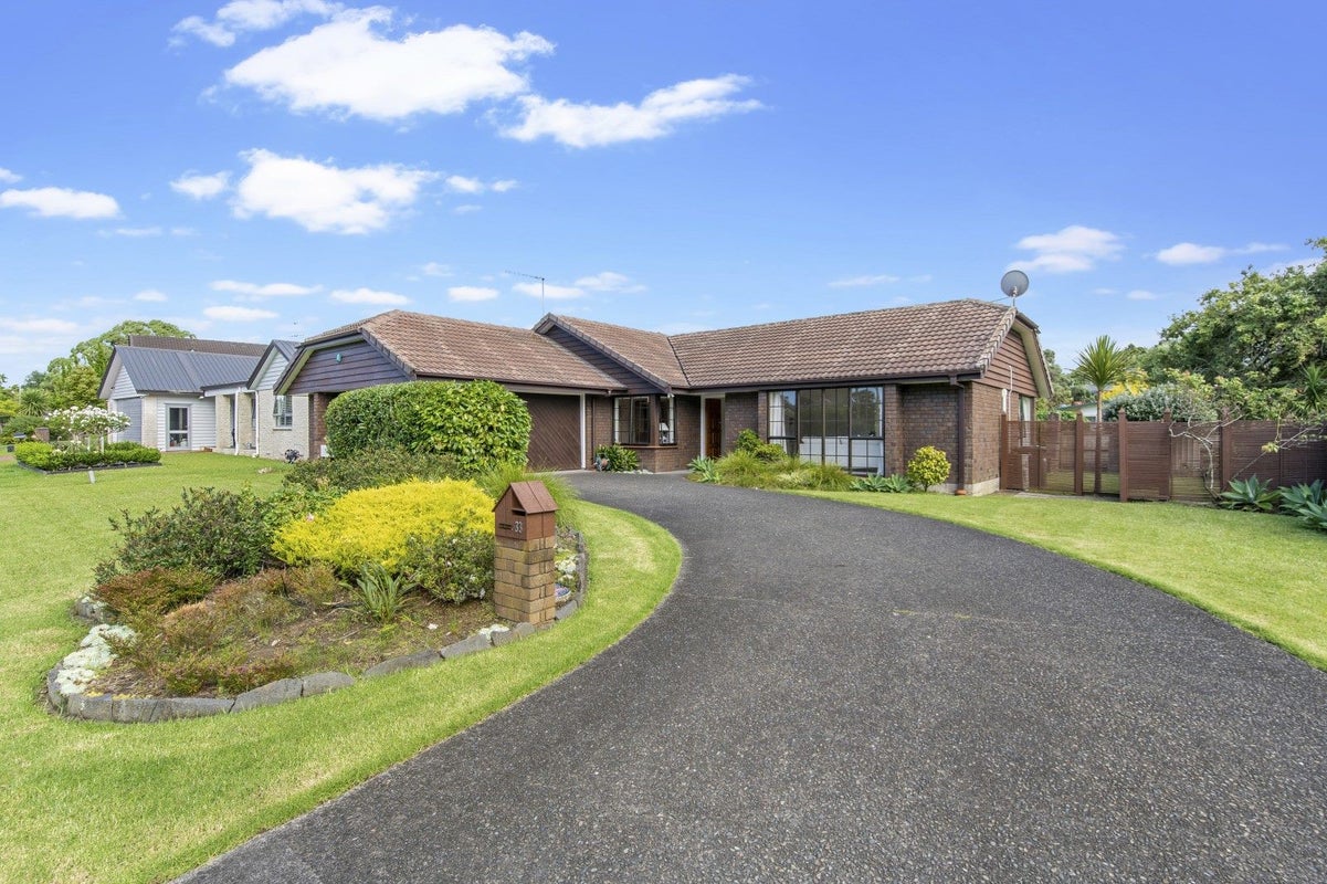 33 Uppingham Crescent, Hillcrest, Auckland - Carousel 1