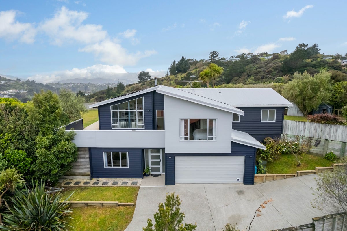 5 Abbey Way, Whitby, Porirua - Carousel 1