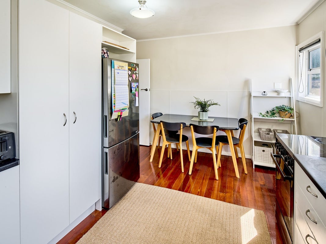 316 Main Road, Tawa, Wellington - Carousel 2