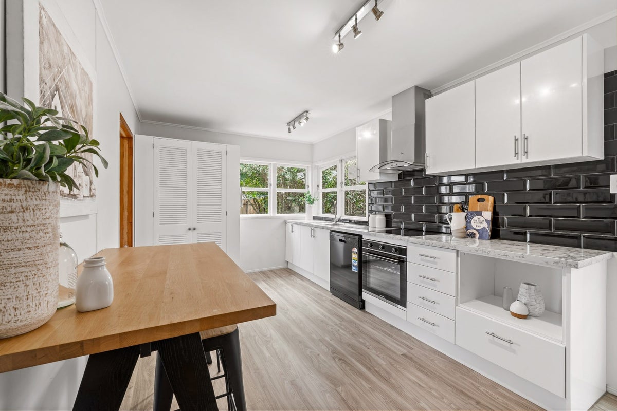 1/663 Te Atatu Road, Te Atatu Peninsula, Auckland - Carousel 2