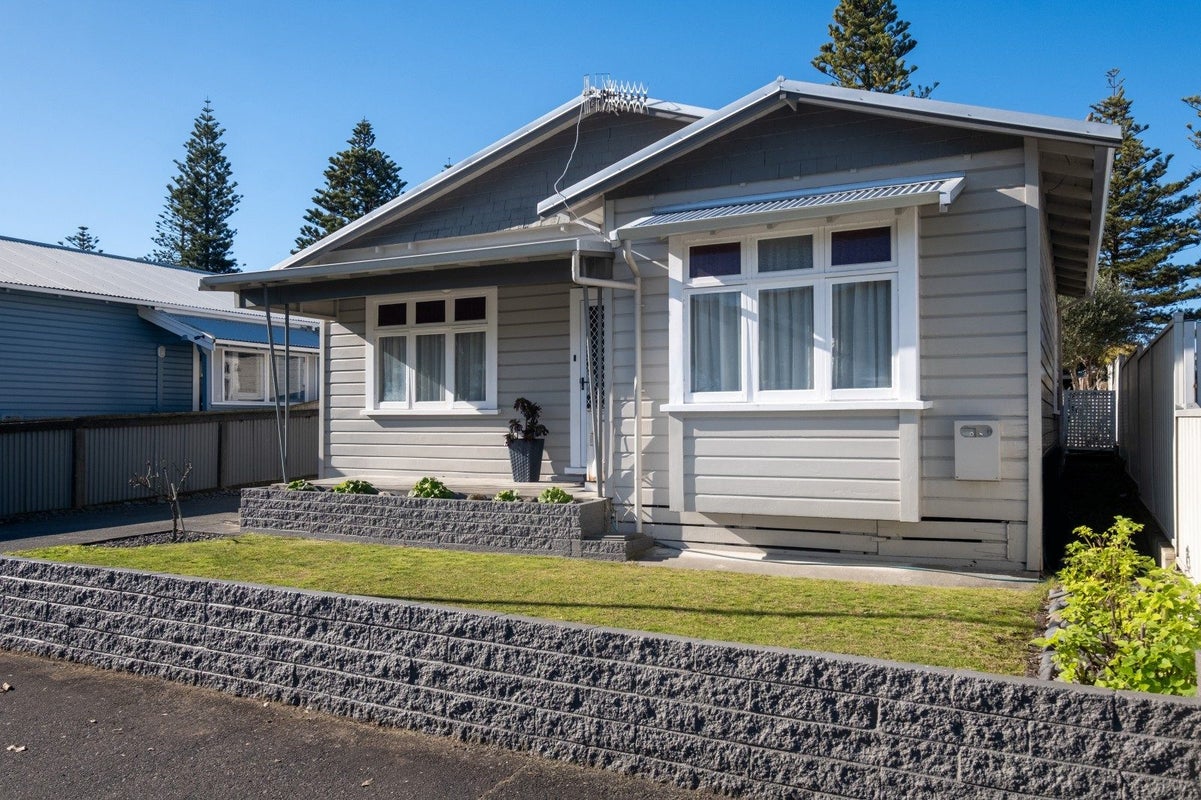 46 Te Awa Avenue, Te Awa, Napier - Carousel 1