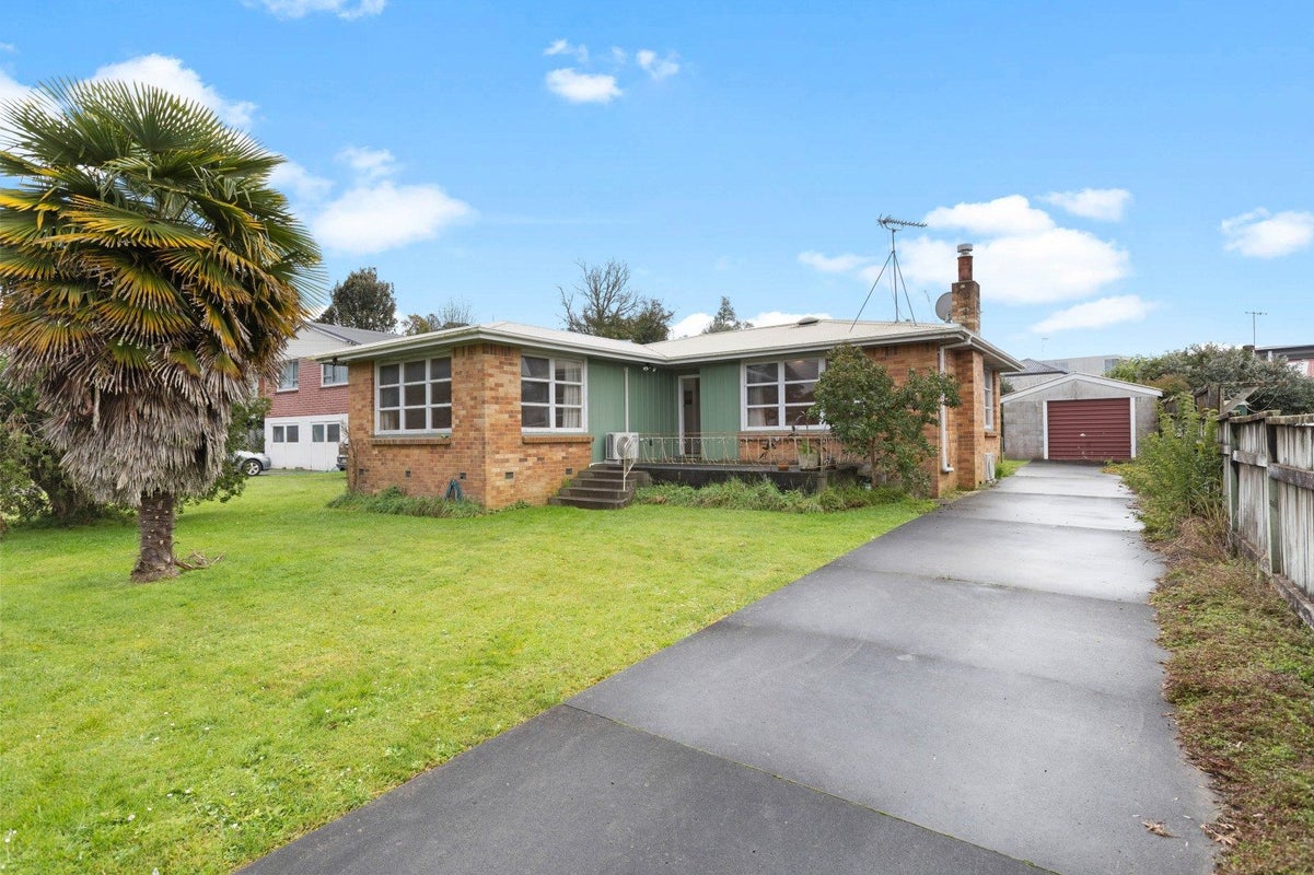 4 Brennan Place, Hillcrest, Hamilton - Carousel 1