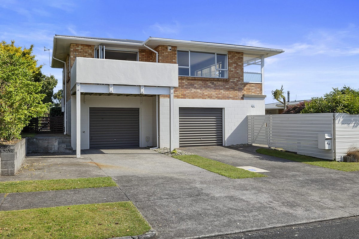 44 Nevada Drive, Merrilands, New Plymouth - Carousel 1