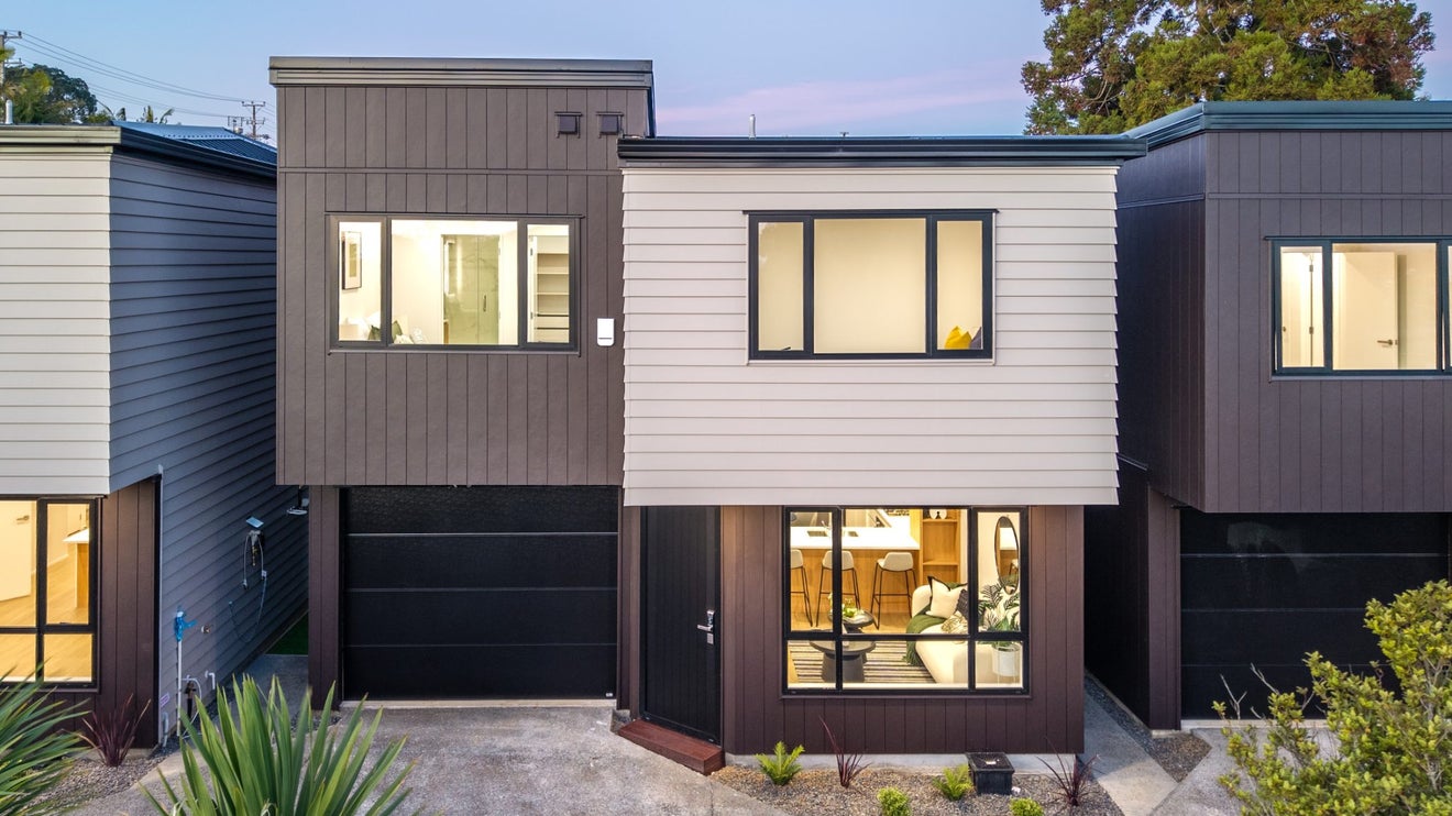24B Roberts Road, Glenfield, Auckland - Carousel 1