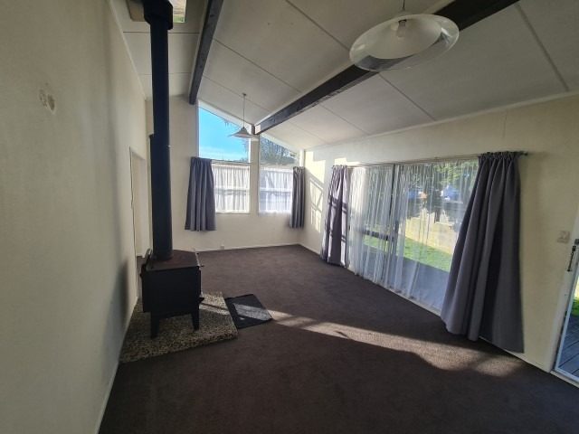 6 Adam Place, Mangakakahi, Rotorua - Carousel 2