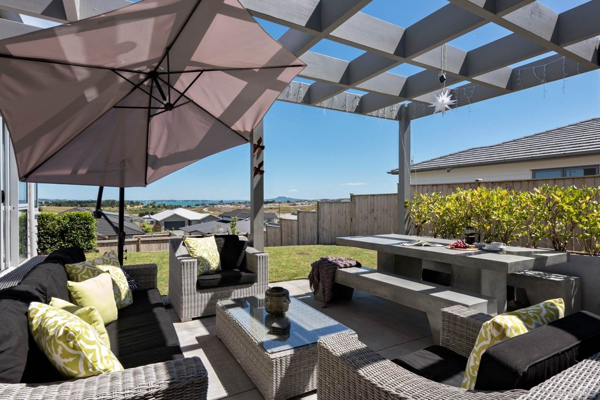 6 Mahutonga Avenue, Beachlands, Auckland - Carousel 2
