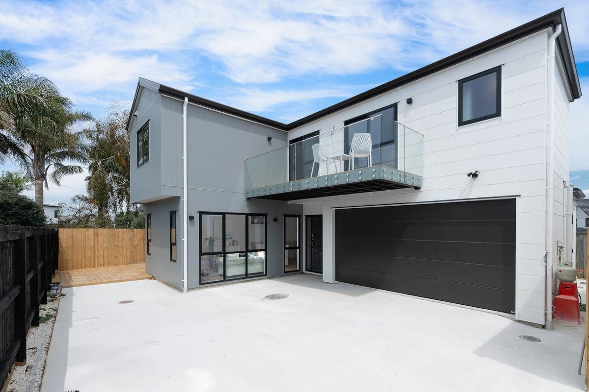 84A Tiraumea Drive, Pakuranga, Auckland - Carousel 1