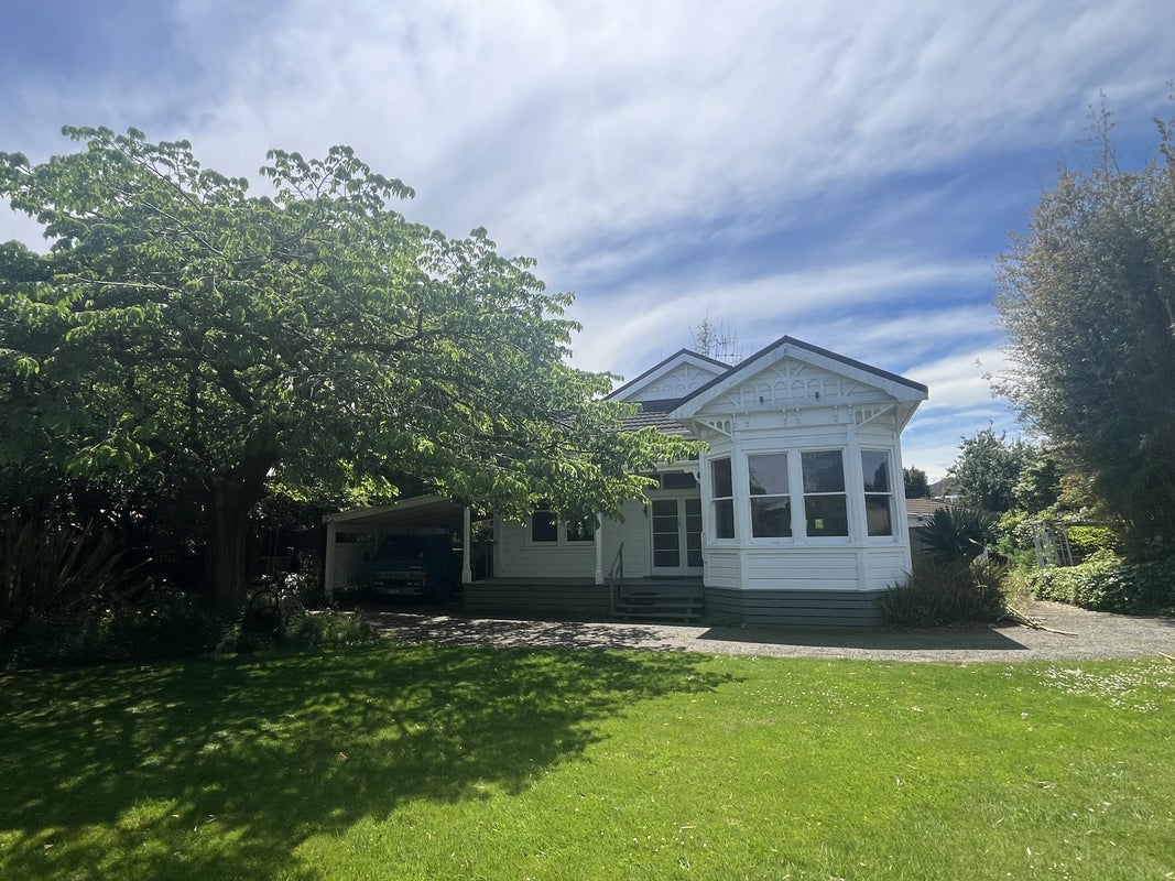 21 Pahiatua Street, Hokowhitu, Palmerston North - Carousel 1