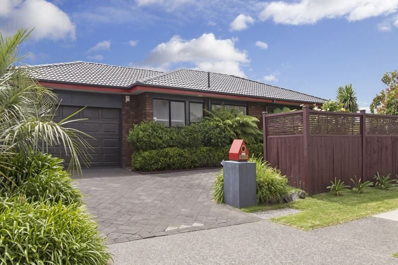 1 Sheffield Place, Botany Downs, Auckland - Carousel 1