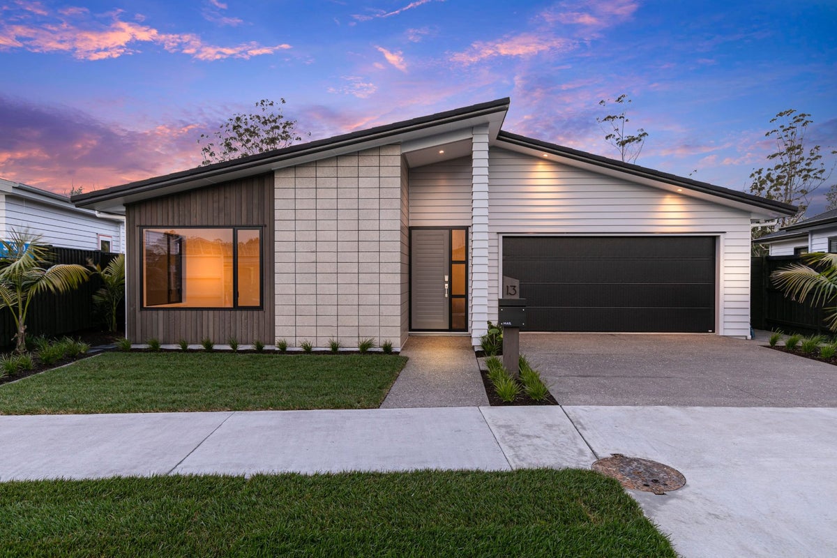 13 Matahae DR, Flat Bush, Auckland - Carousel 1