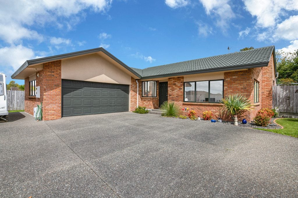 4 Chardonnay Rise, Henderson, Auckland - Carousel 2