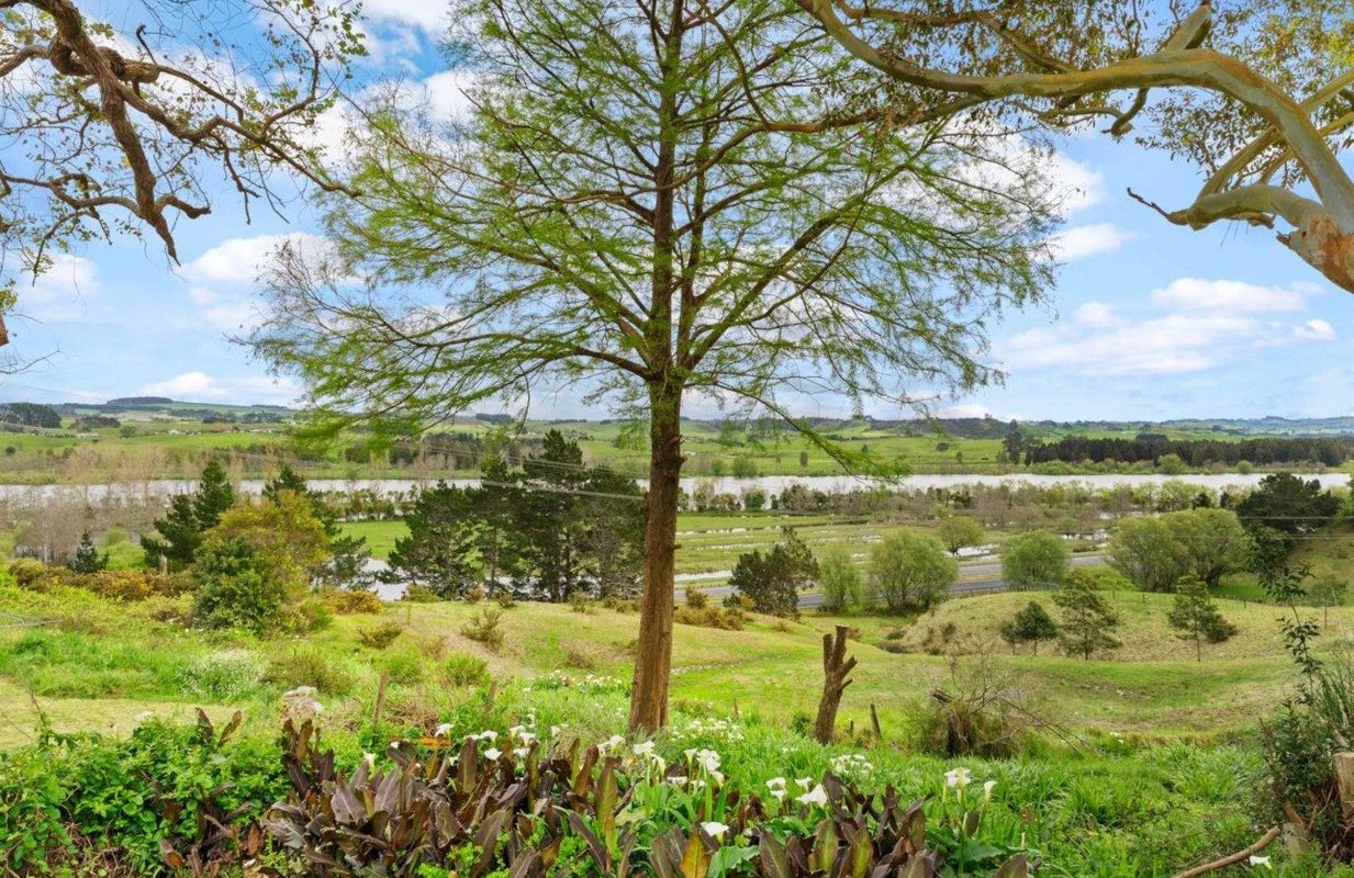 64 Te Puea Avenue, Meremere - Carousel 12