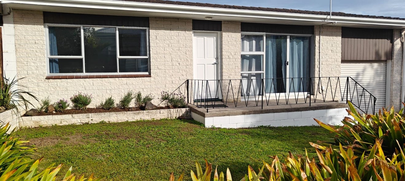 2/33 Saxon Street, Waterview, Auckland - Carousel 2
