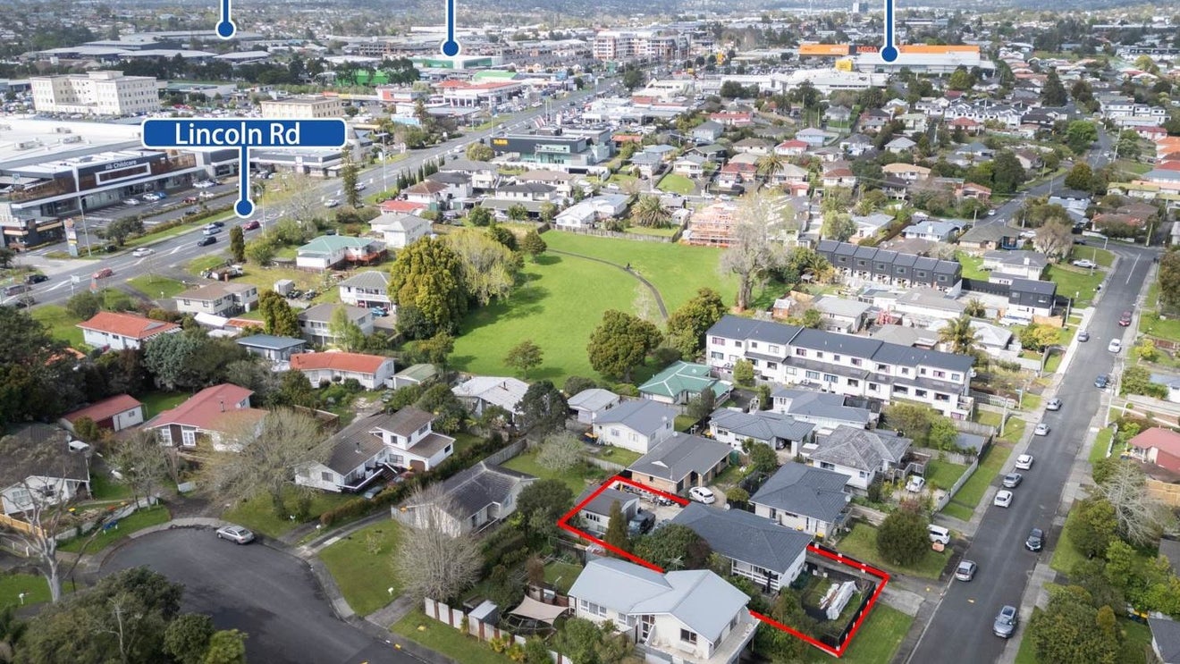 21 Preston Avenue, Henderson, Auckland - Carousel 1