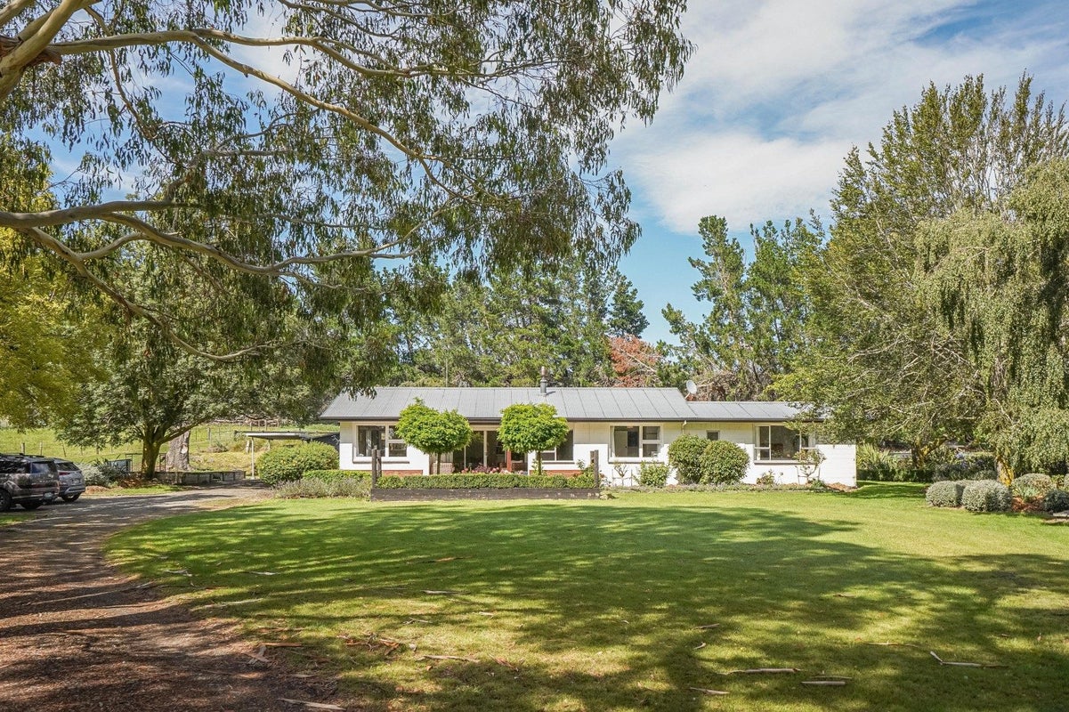 379 Pyramid Valley Road, Pyramid Valley, Waikari - Carousel 1