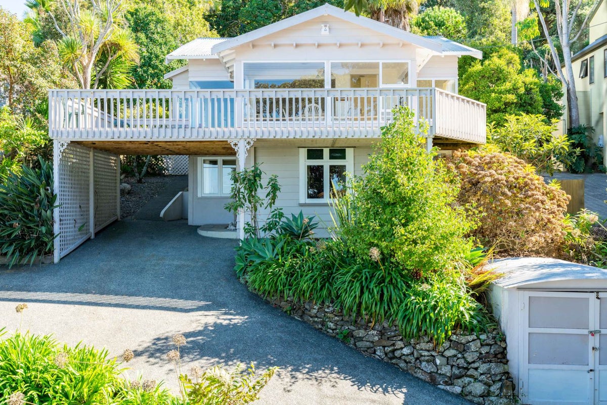 136 Beach Road, Onerahi, Whangarei - Carousel 1