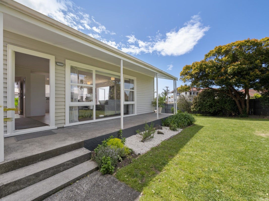 2 Bellevue Road, Brookfield, Tauranga - Carousel 1