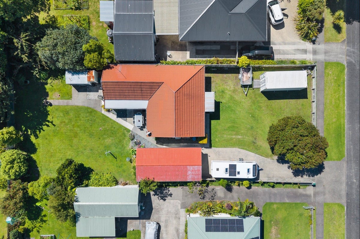 6 Charles Street, Riverdale, Gisborne - Carousel 1