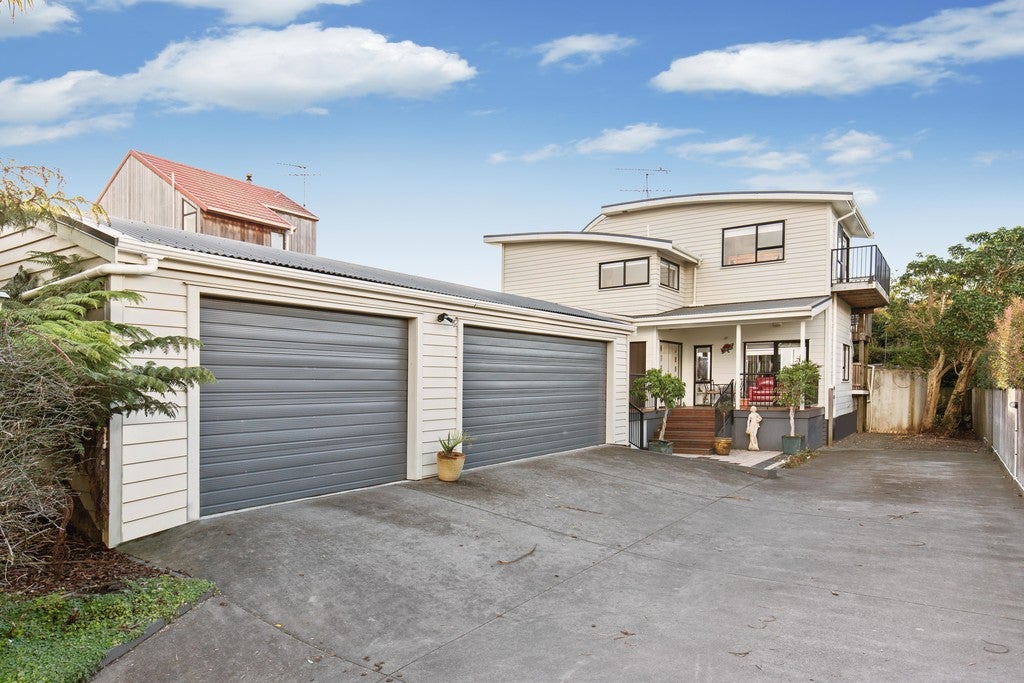 7 Pohutukawa Road, Beachlands, Auckland - Carousel 2