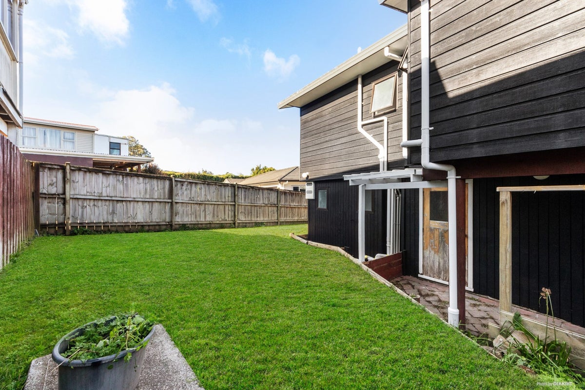 2/15 Tiroroa Avenue, Te Atatu South, Auckland - Carousel 17