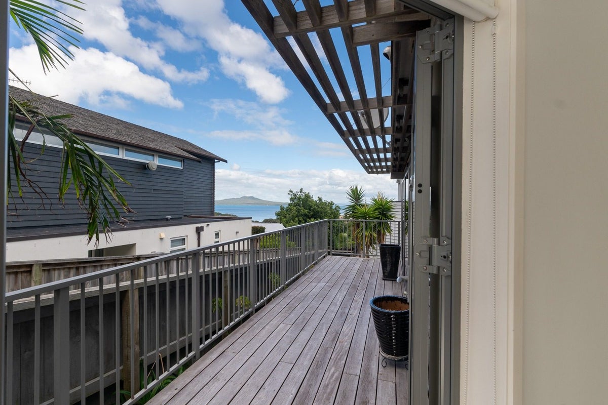 1 Seaview Road, Glenfield, Auckland - Carousel 16