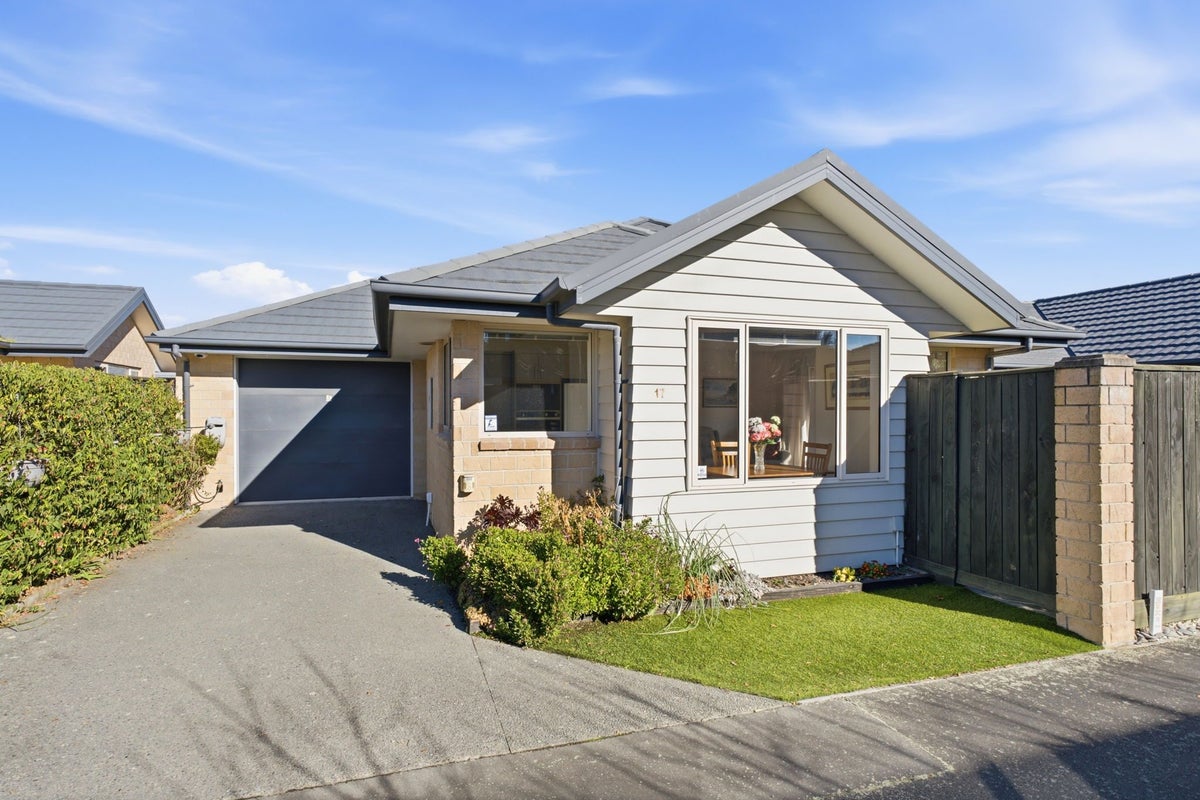 17 Bayliss Close, Northwood, Christchurch - Carousel 1