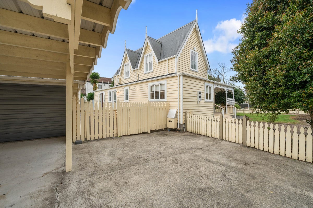 2 Brylee Drive, Conifer Grove, Takanini - Carousel 48