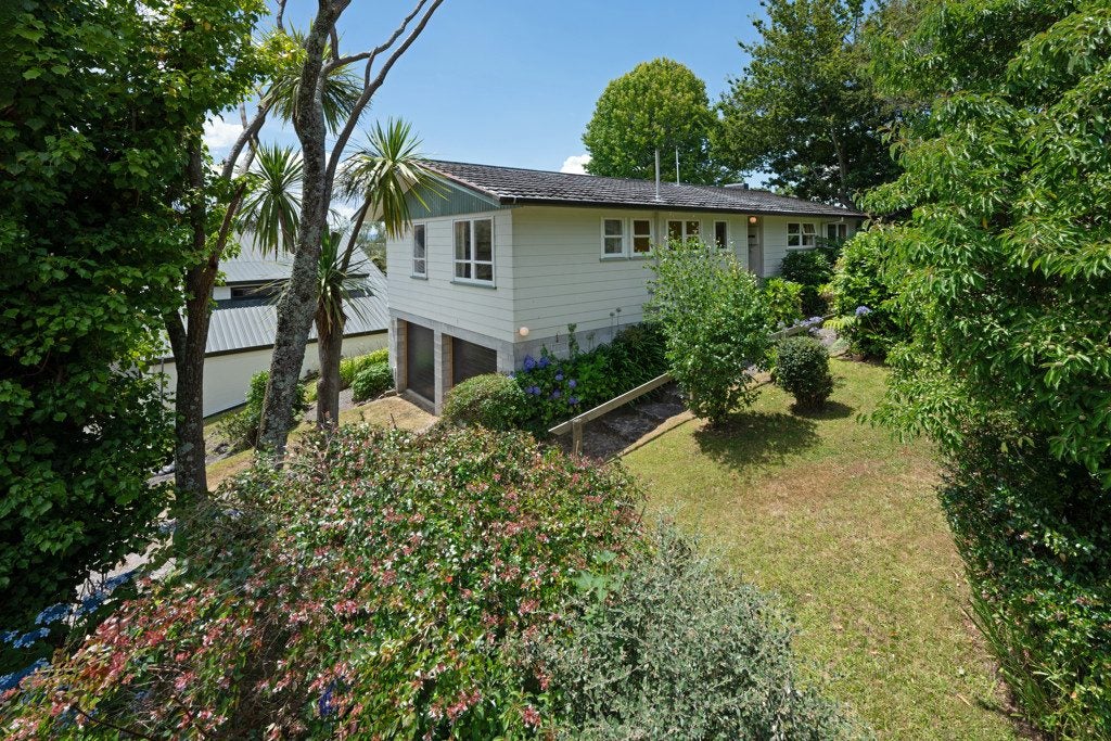 15 Raniera Place, Springfield, Rotorua - Carousel 1