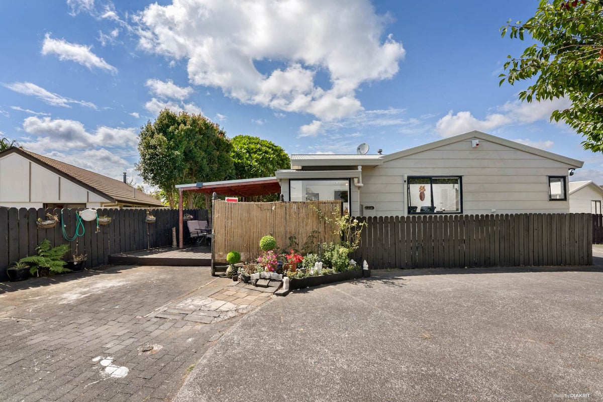 1/30 Pinehurst Place, Wattle Downs, Auckland - Carousel 1
