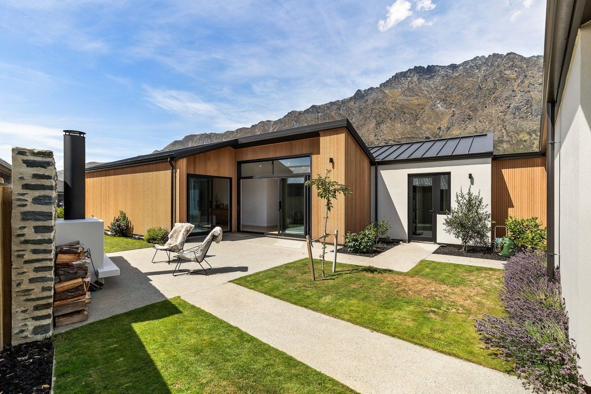 17 Leicester street, Jacks point, Queenstown - Carousel 1