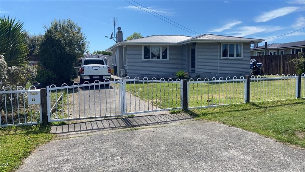 36 Heath Street, St Andrews, Hamilton - Carousel 1