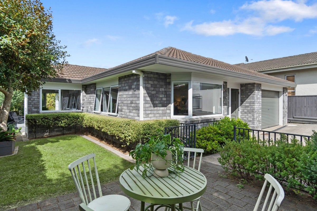 2/19 Clarke Road, Onehunga, Auckland - Carousel 1